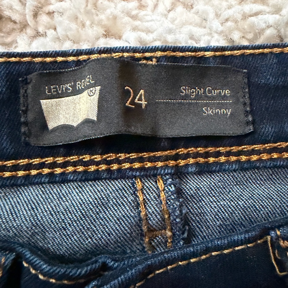Levi's Women's Dark Blue cute solid stitching Skinny Jeans - Picture 8 of 8